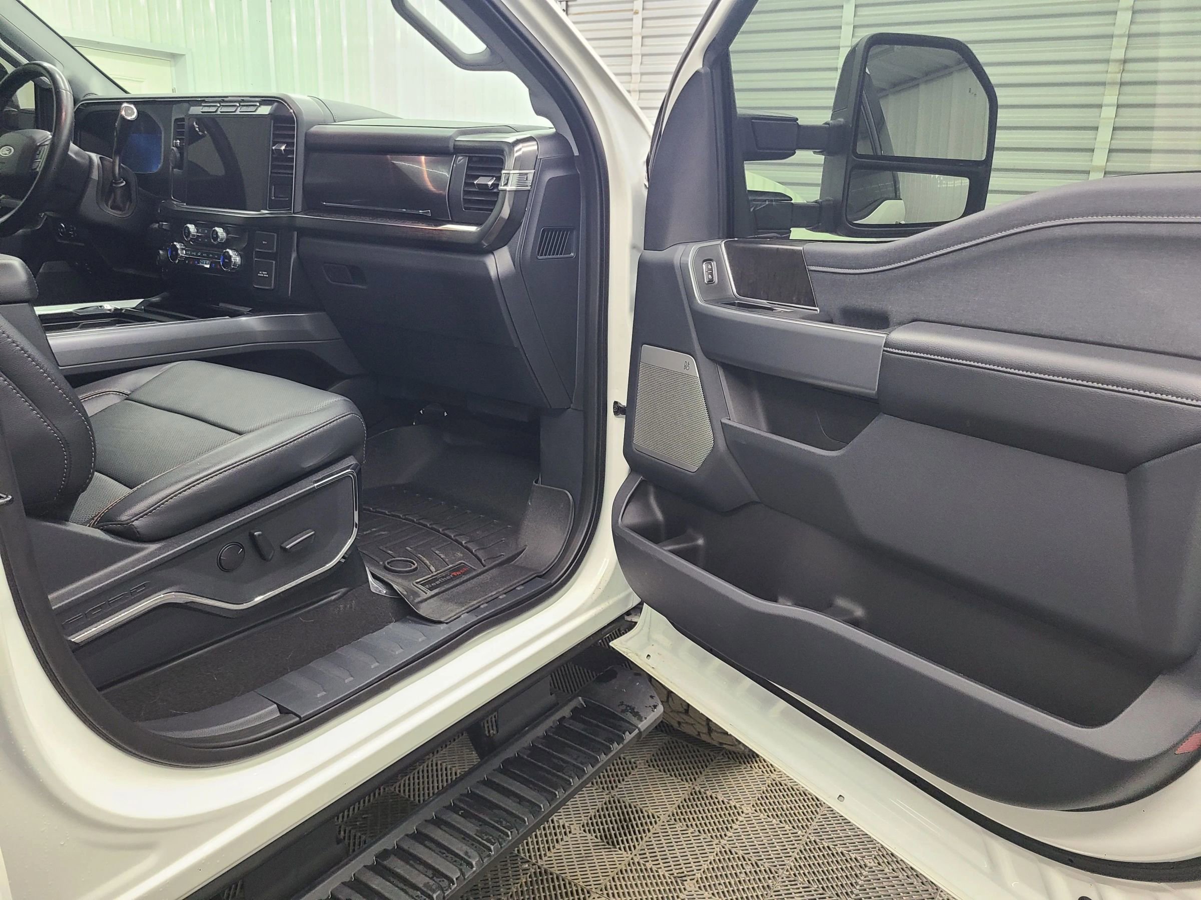 Used 2024 Ford F250 Lariat w/ Sport Appearance Package image 40