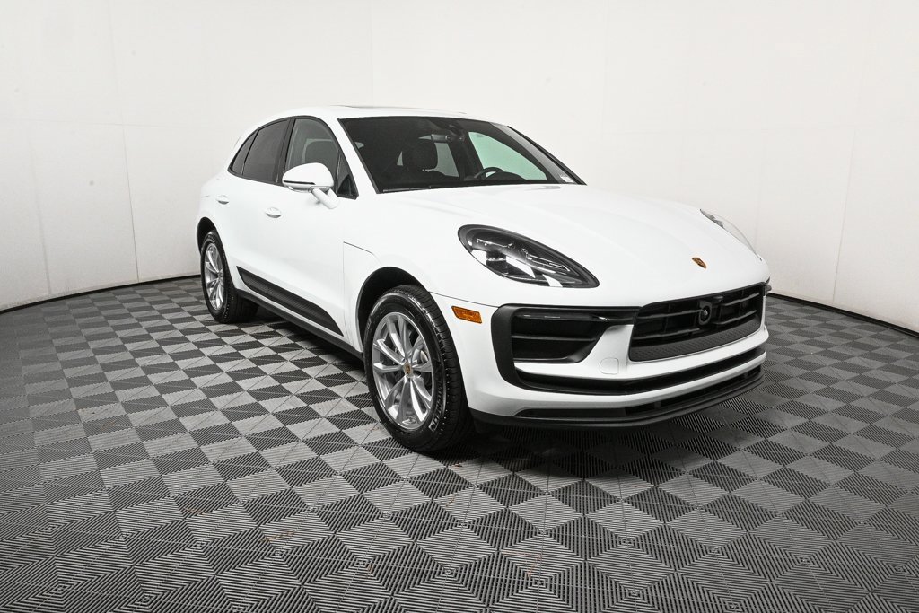 Used 2025 Porsche Macan image 28