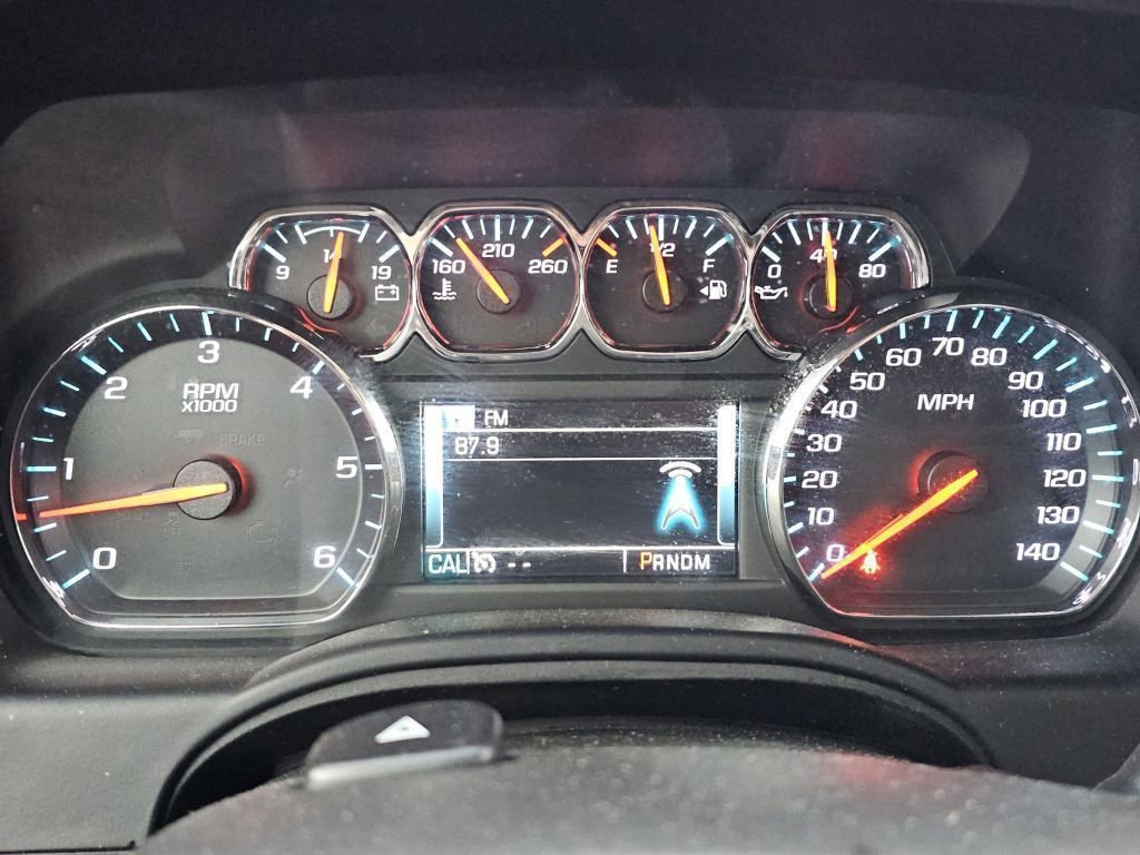 Used 2015 Chevrolet Suburban LT image 30