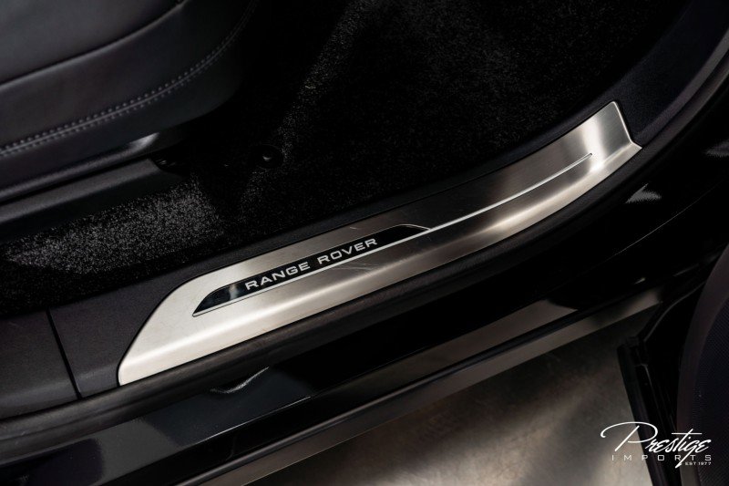 Used 2025 Land Rover Range Rover SE image 38