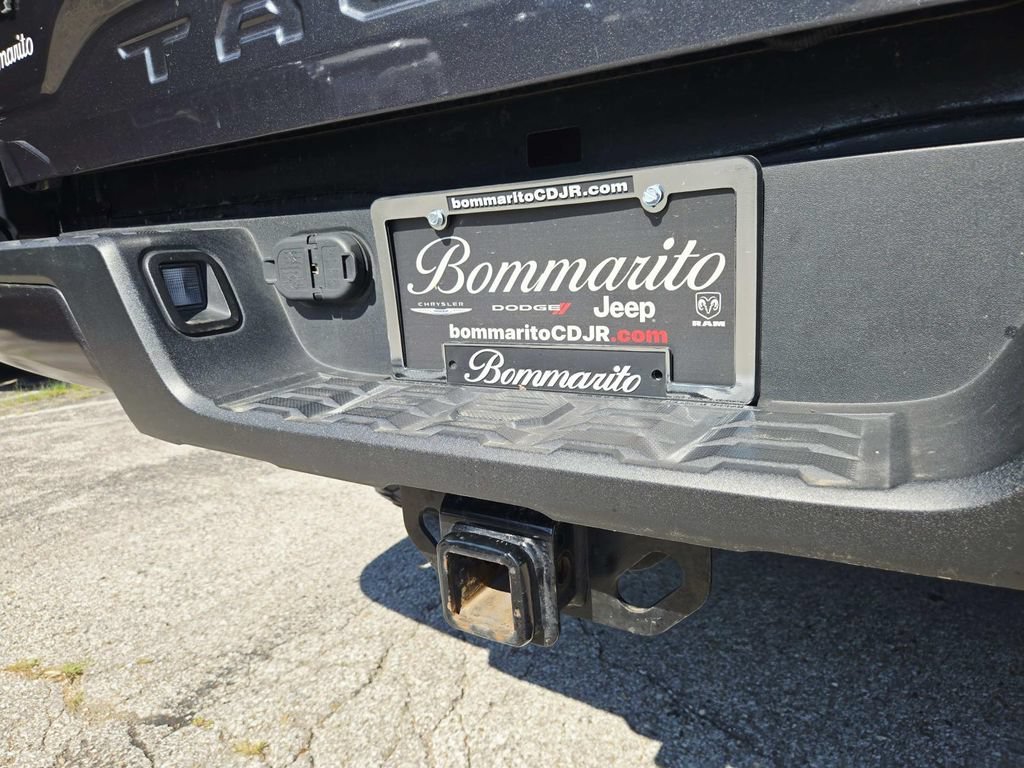 Used 2021 Toyota Tacoma SR AWD/4WD image 14