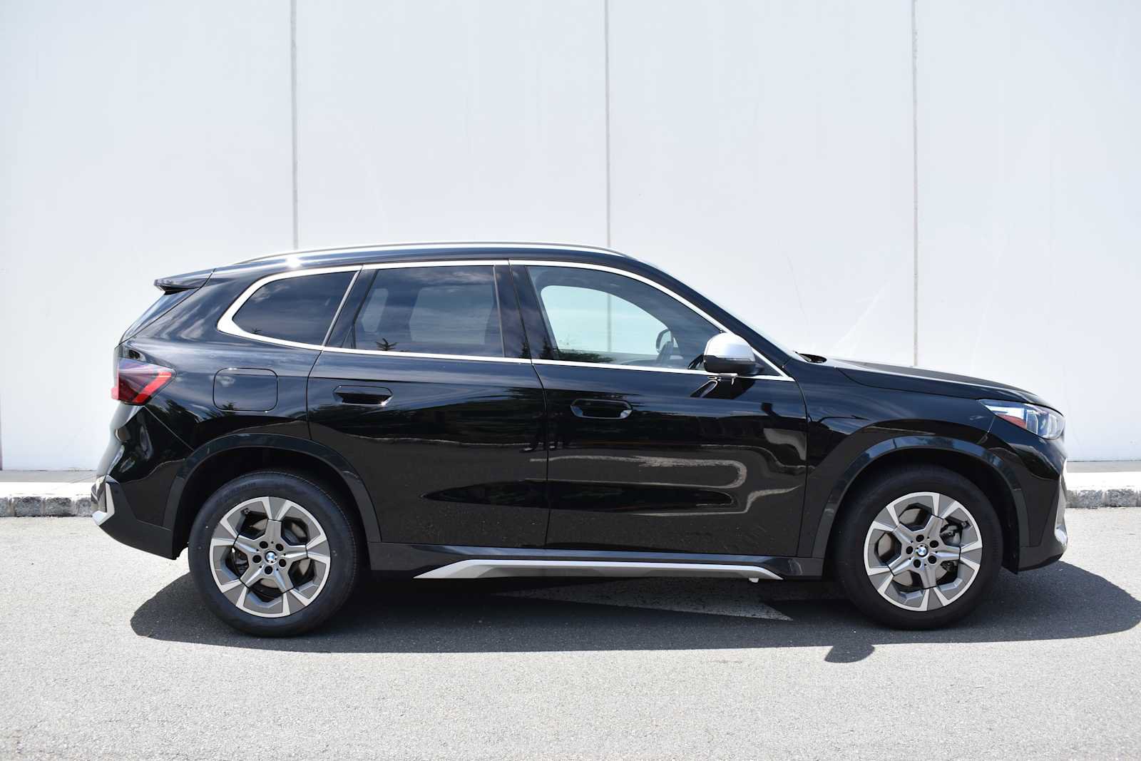 Used 2024 BMW X1 xDrive28i w/ Convenience Package AWD/4WD image 4