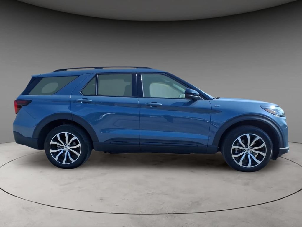 Certified 2025 Ford Explorer ST-Line AWD/4WD image 6