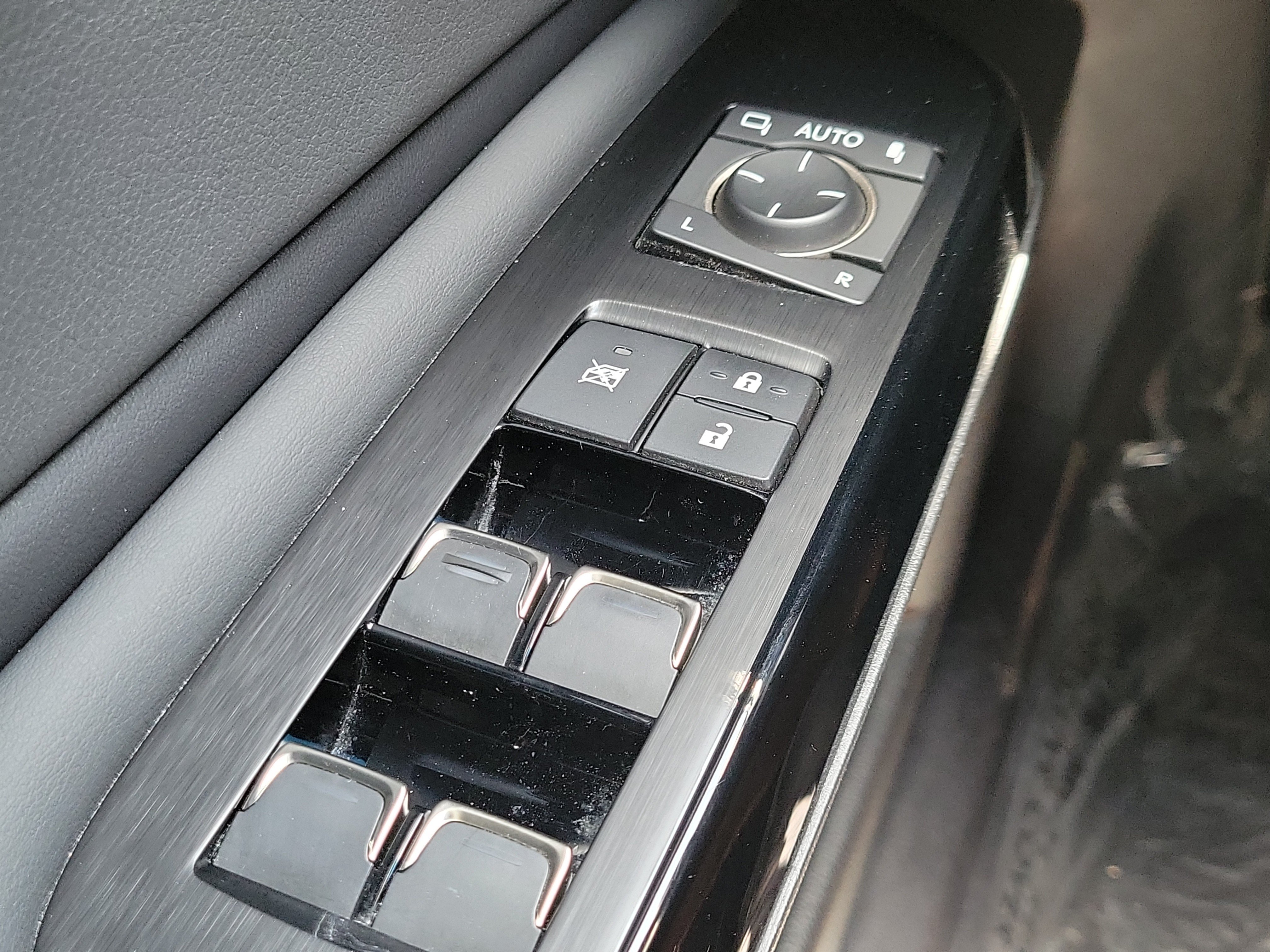 Used 2024 Lexus ES 350 F Sport w/ Accessory Package (Z2) FWD image 25