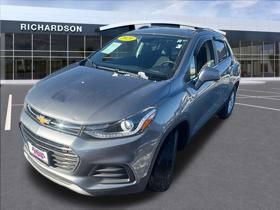 Used 2020 Chevrolet Trax LT w/ Sun & Sound Package image 12