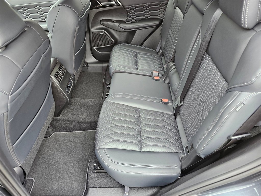 New 2025 Mitsubishi Outlander SEL image 5