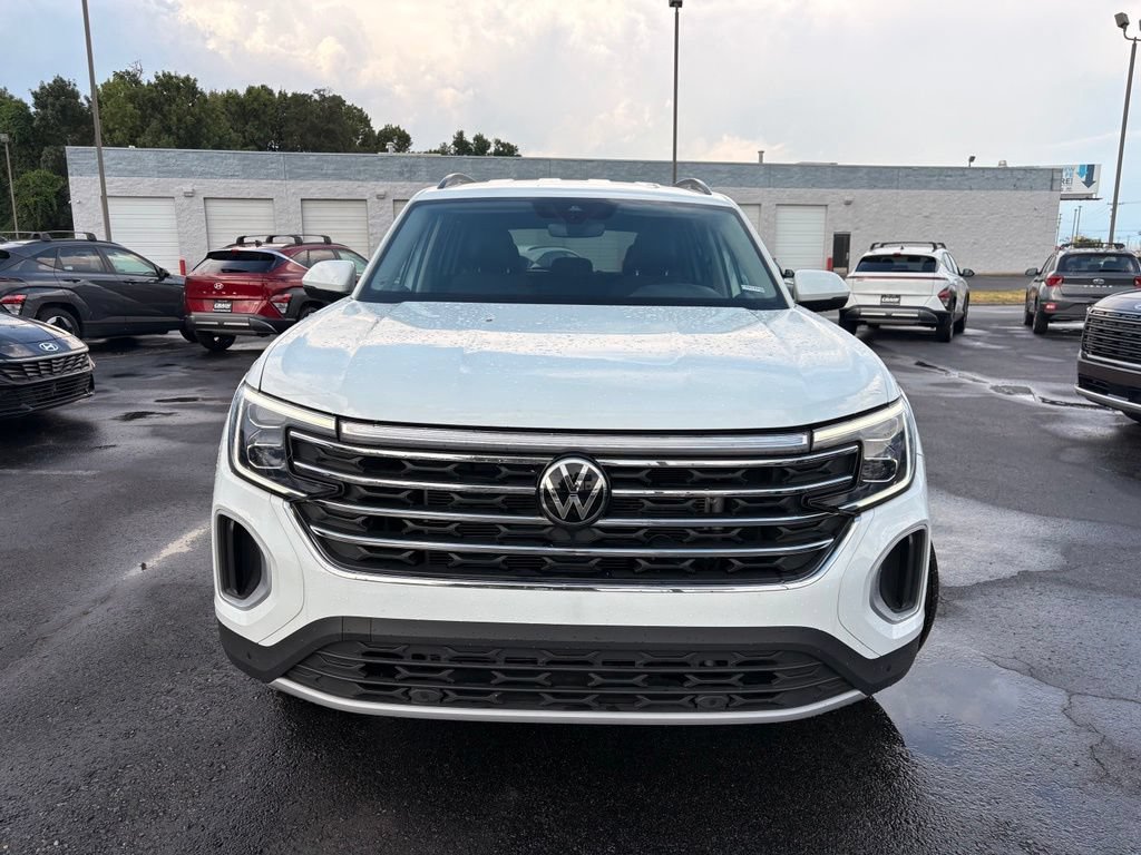 Used 2025 Volkswagen Atlas SE FWD image 2