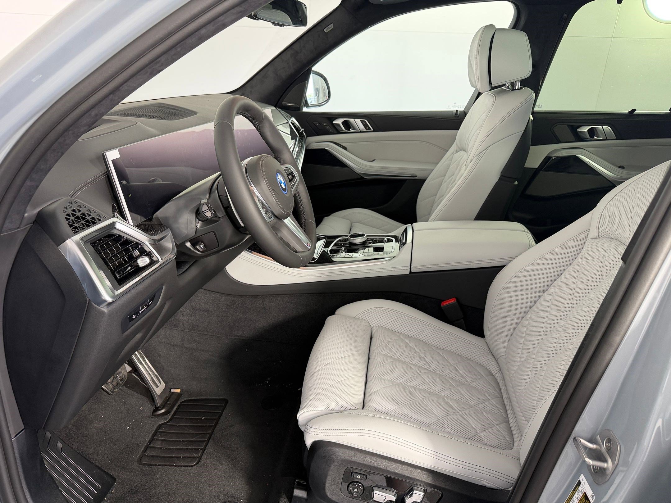 New 2026 BMW X5 xDrive50e w/ Executive Package image 5
