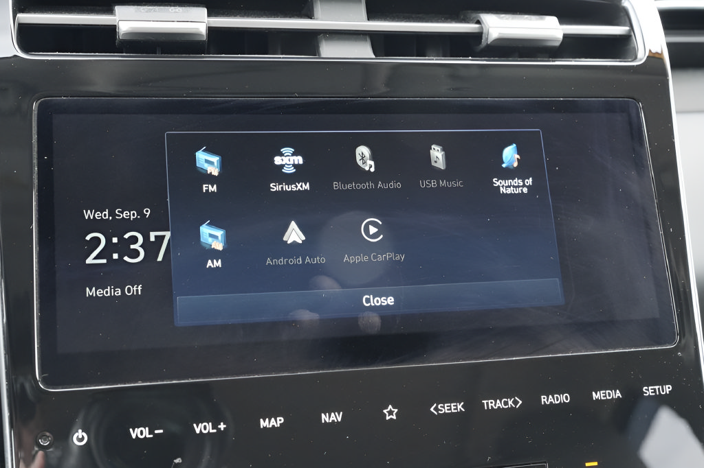 Certified 2022 Hyundai Tucson Limited w/ Winter Package AWD/4WD image 39