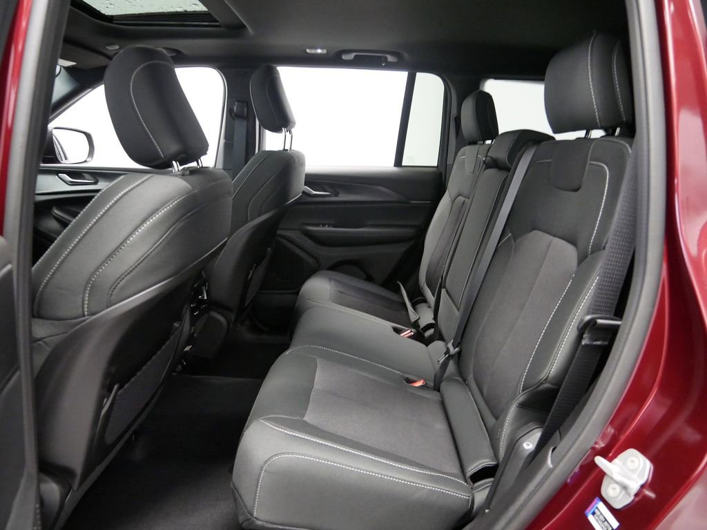 New 2025 Jeep Grand Cherokee Laredo w/ Luxury Tech Group I image 9