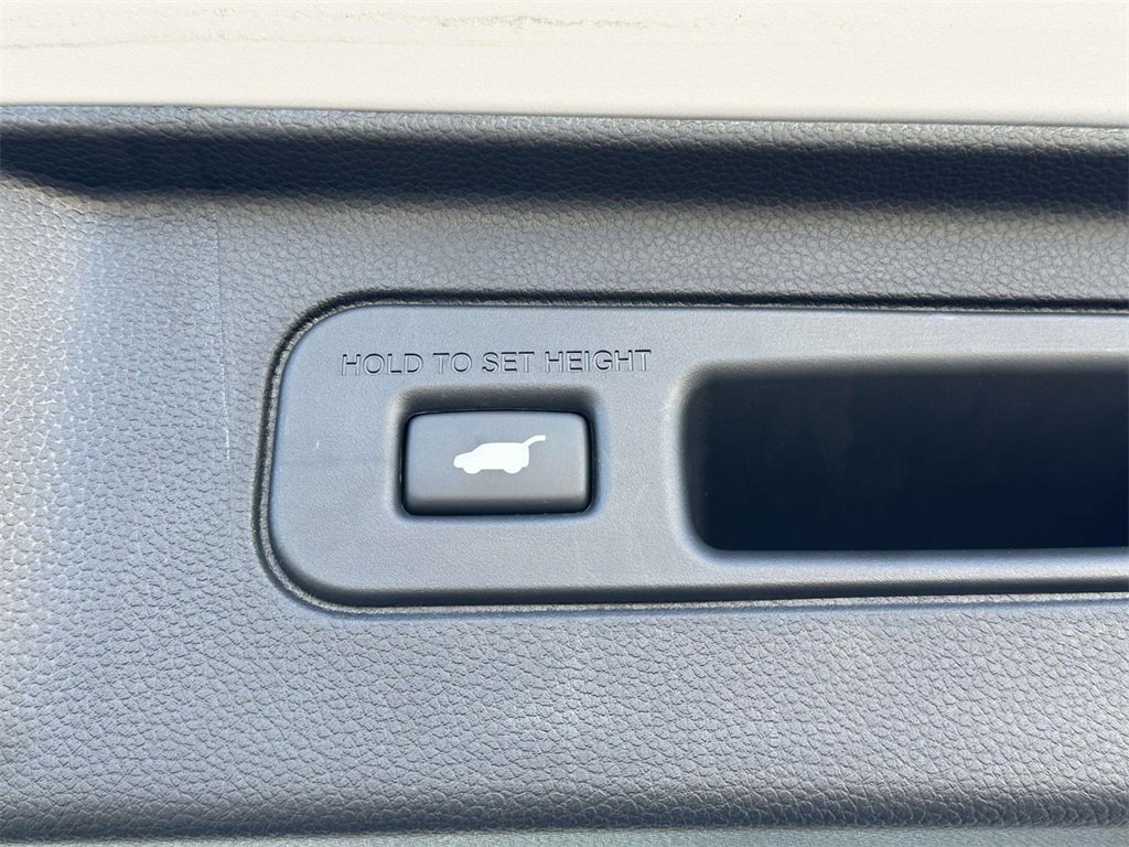 Certified 2025 Honda Pilot Touring image 9