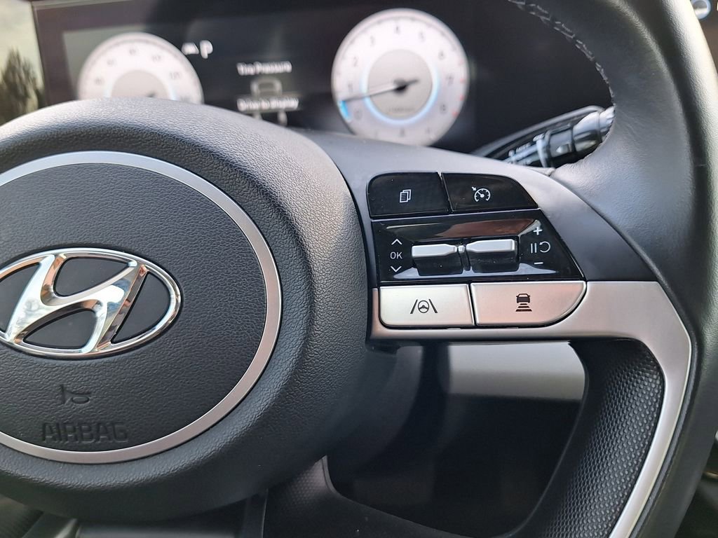 Certified 2021 Hyundai Elantra Limited image 17