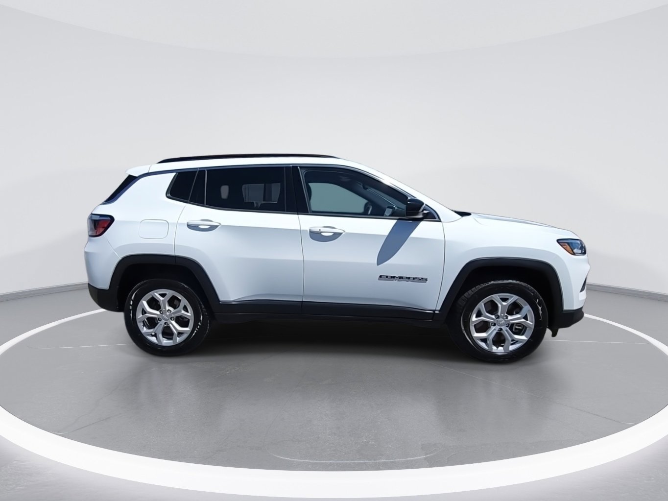Used 2024 Jeep Compass Latitude AWD/4WD image 9
