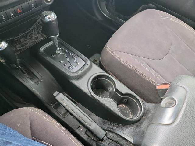 Used 2013 Jeep Wrangler Unlimited Sahara image 19
