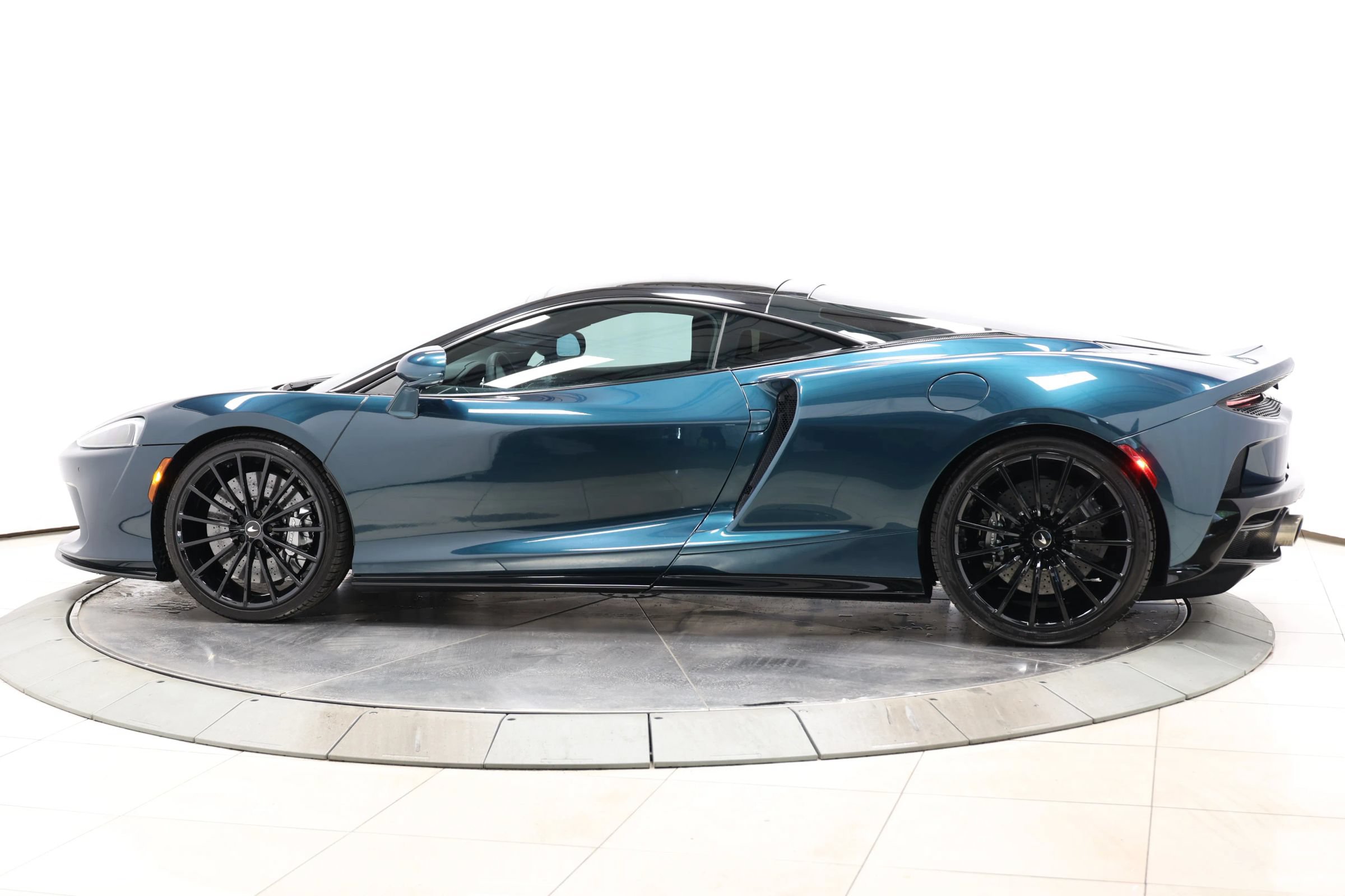 Used 2021 McLaren GT RWD image 9