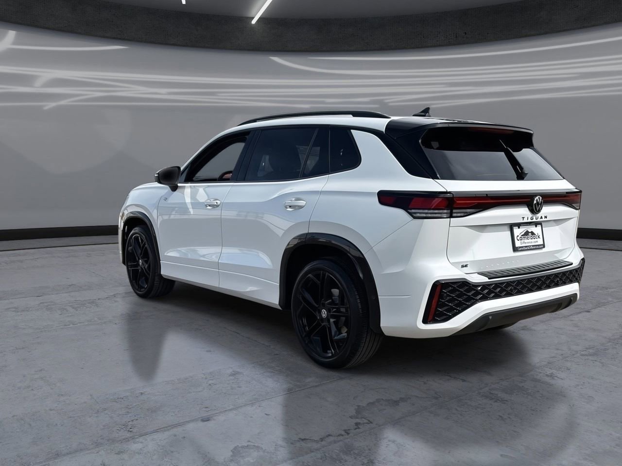New 2026 Volkswagen Tiguan SE R-Line FWD image 4
