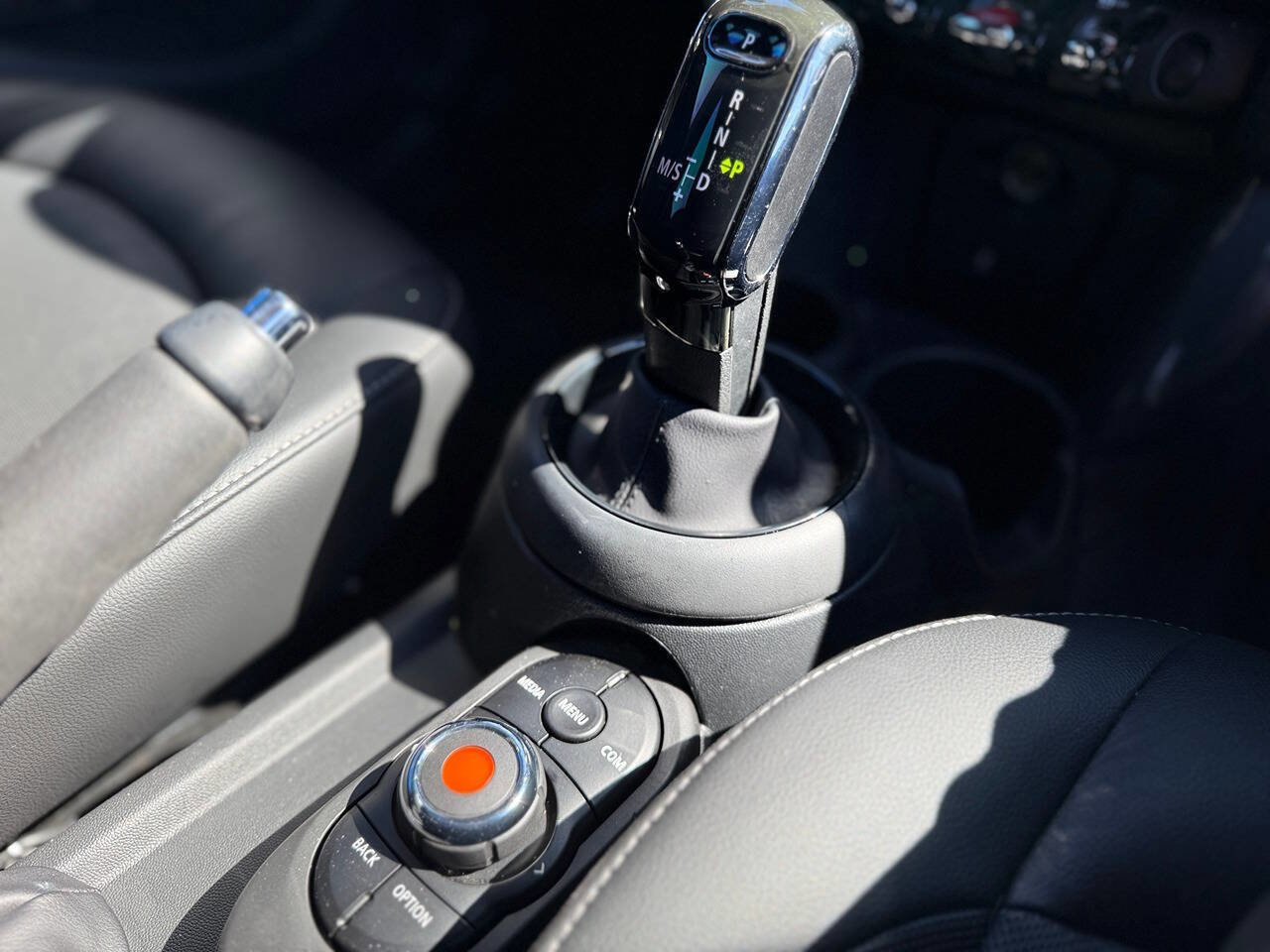 Used 2021 MINI Cooper 4-Door Hardtop image 20