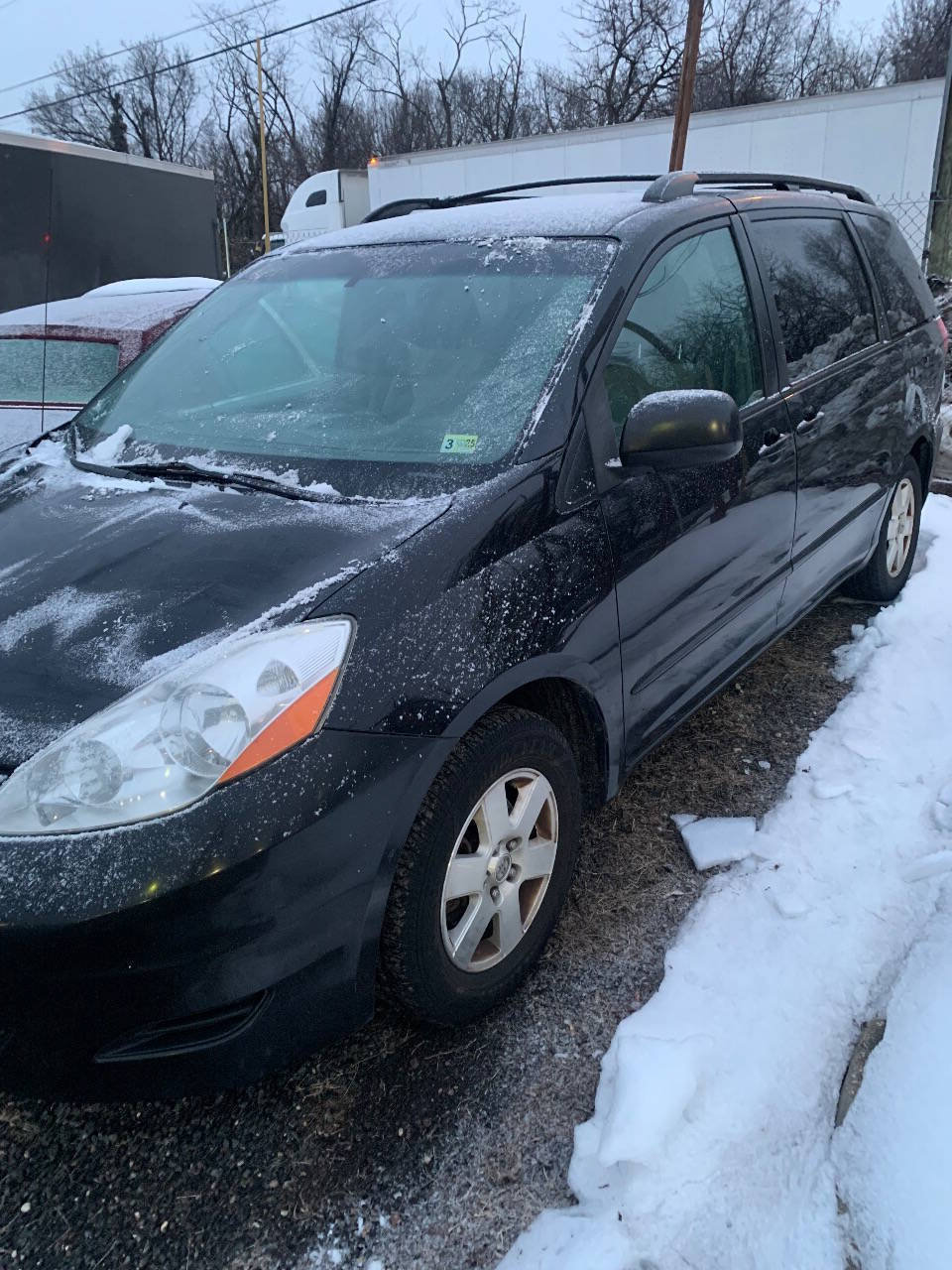 Used 2009 Toyota Sienna LE FWD image 1