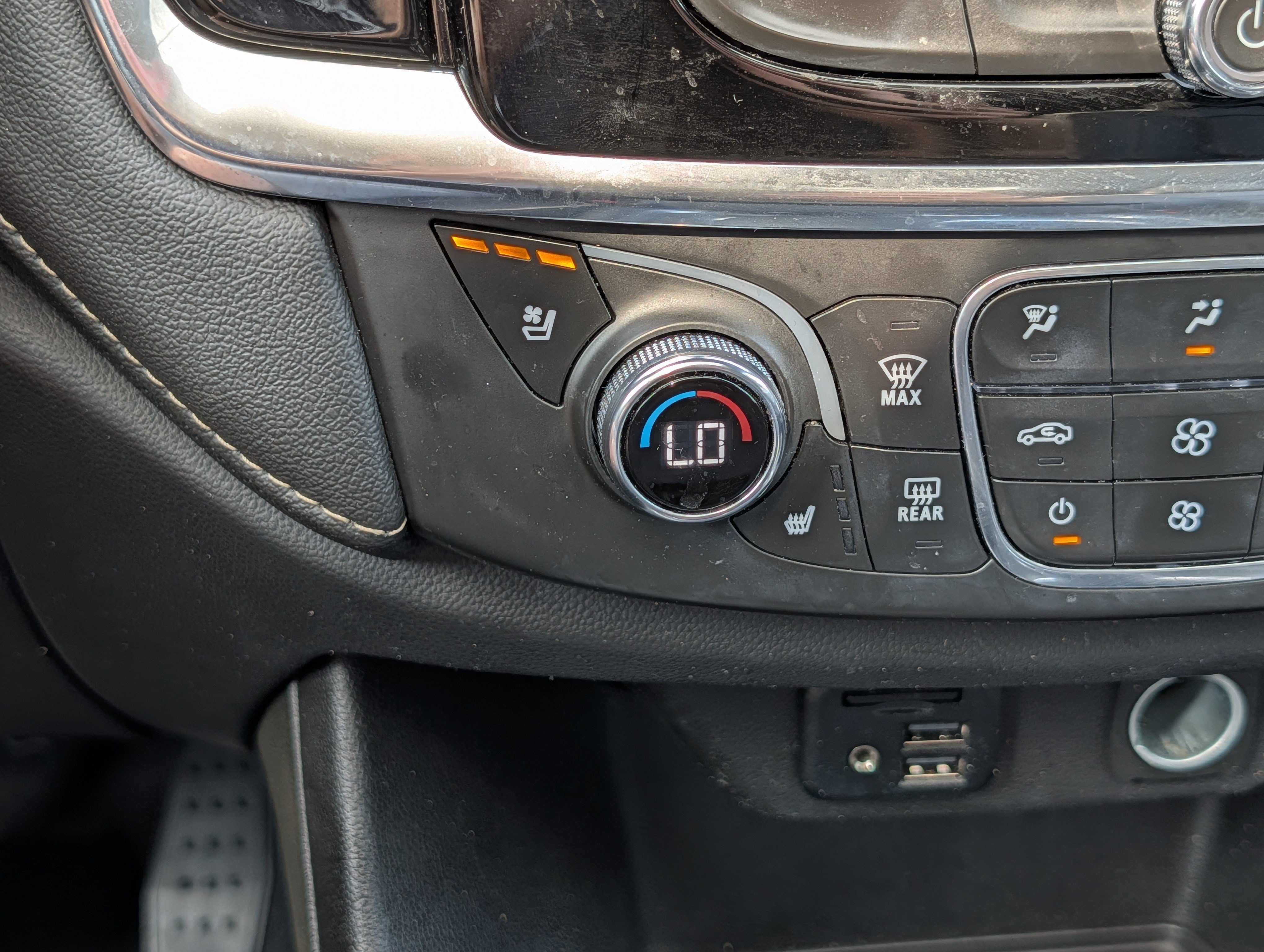 Used 2023 Chevrolet Traverse Premier w/ Redline Edition AWD/4WD image 28