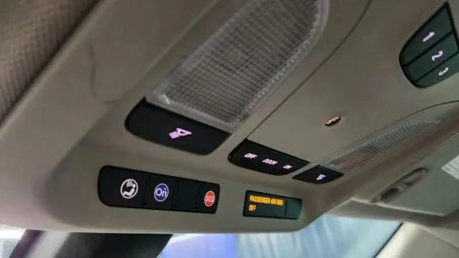 Used 2015 Chevrolet Impala LT w/ Convenience Package image 41