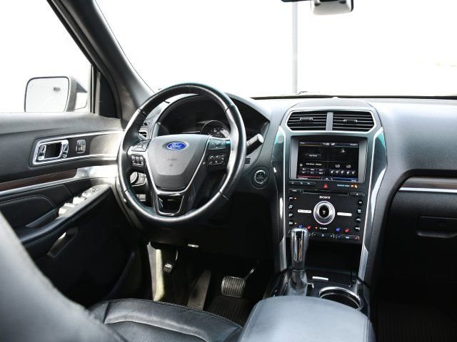 Used 2016 Ford Explorer Limited w/ Equipment Group 301A AWD/4WD image 18
