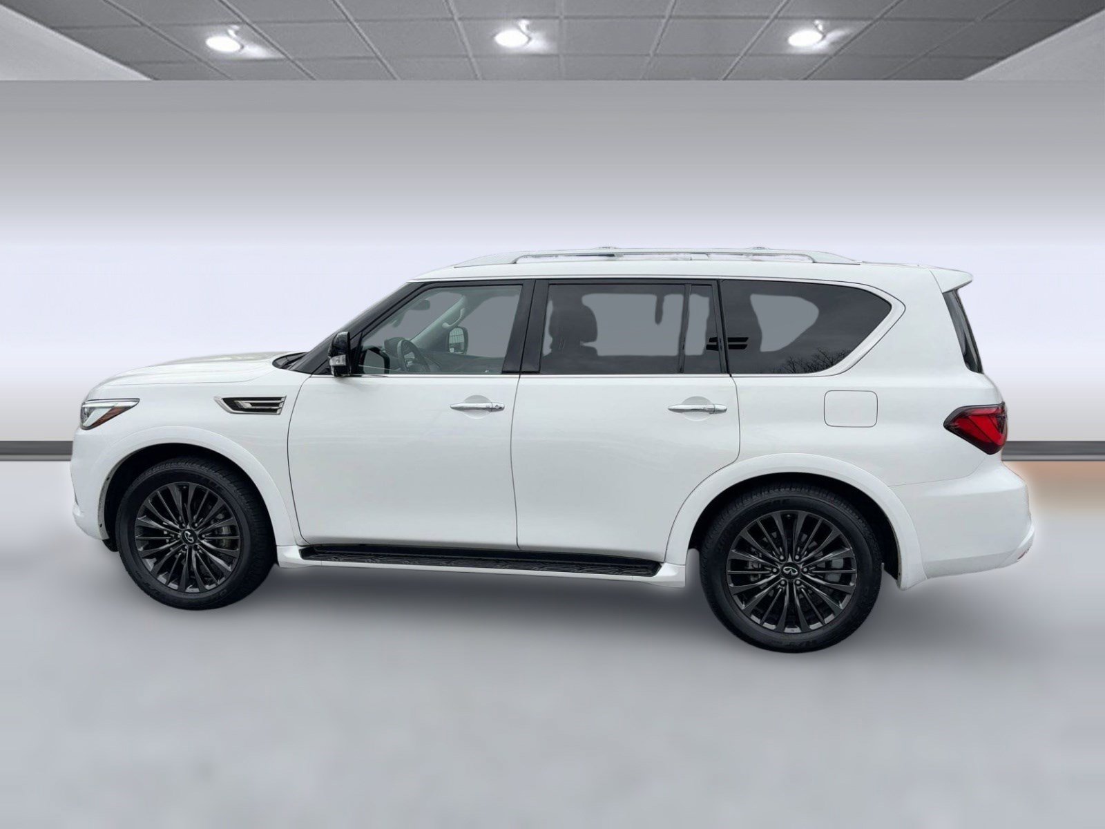Used 2024 INFINITI QX80 Premium Select w/ All-Season Package image 2