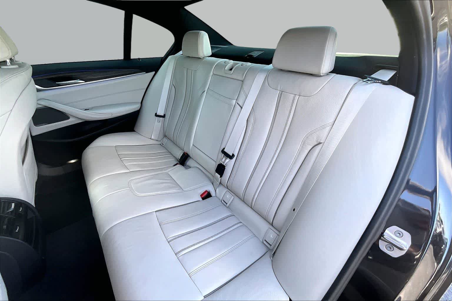 Used 2022 BMW 530i w/ Premium Package RWD image 22