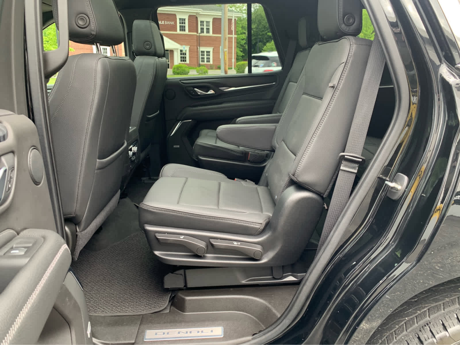 Used 2021 GMC Yukon Denali AWD/4WD image 24