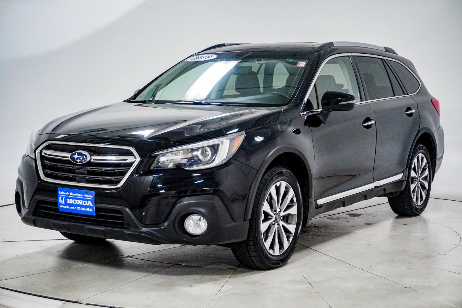 Used 2019 Subaru Outback 3.6R Touring w/ Popular Package #3A AWD/4WD image 3