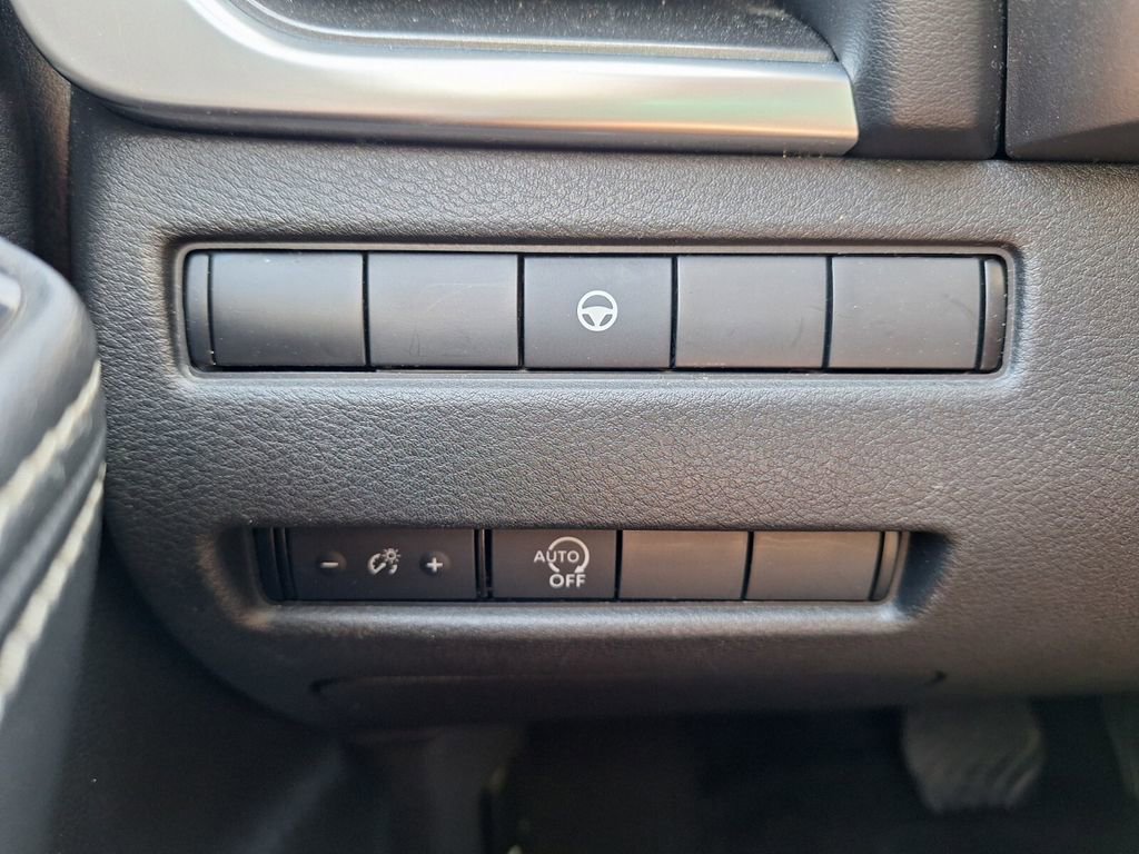 Used 2023 Nissan Rogue SV image 12
