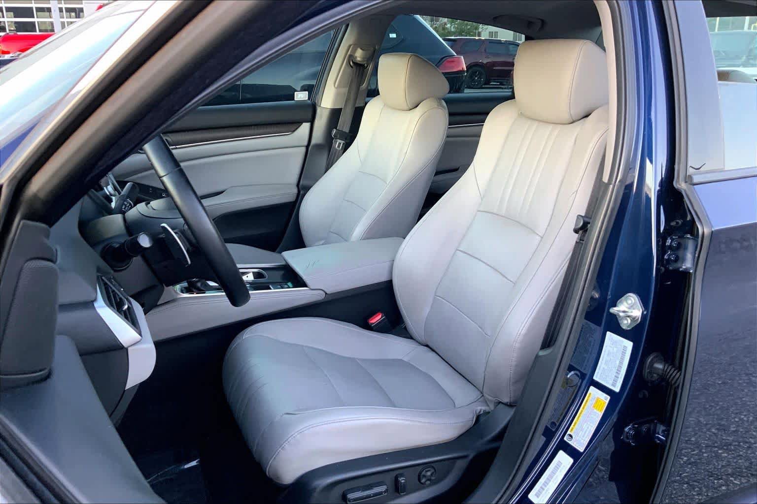 Used 2018 Honda Accord Touring image 8