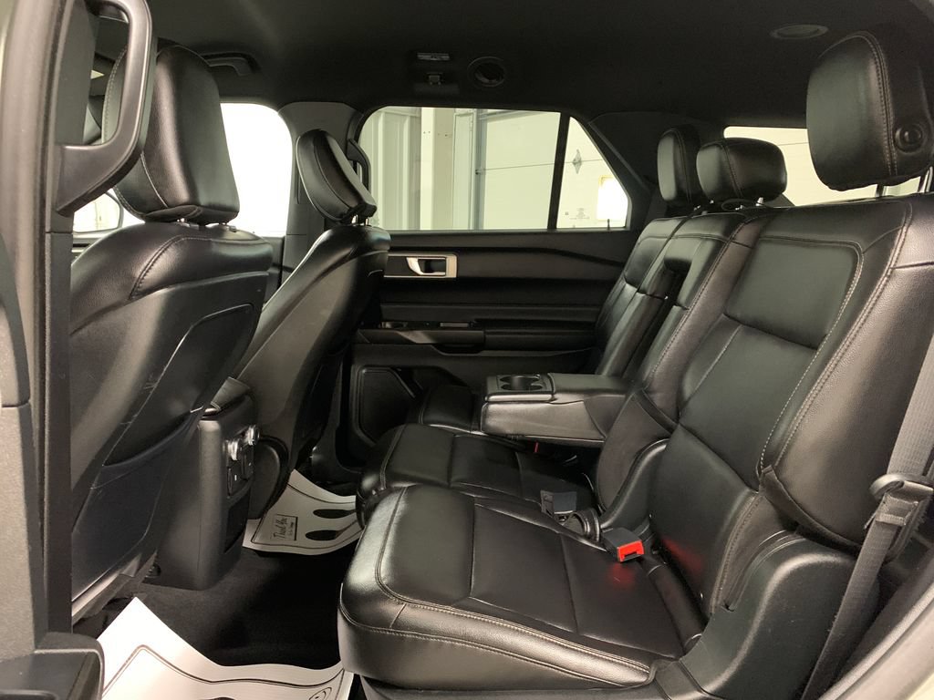 Used 2020 Ford Explorer XLT w/ Equipment Group 202A AWD/4WD image 19