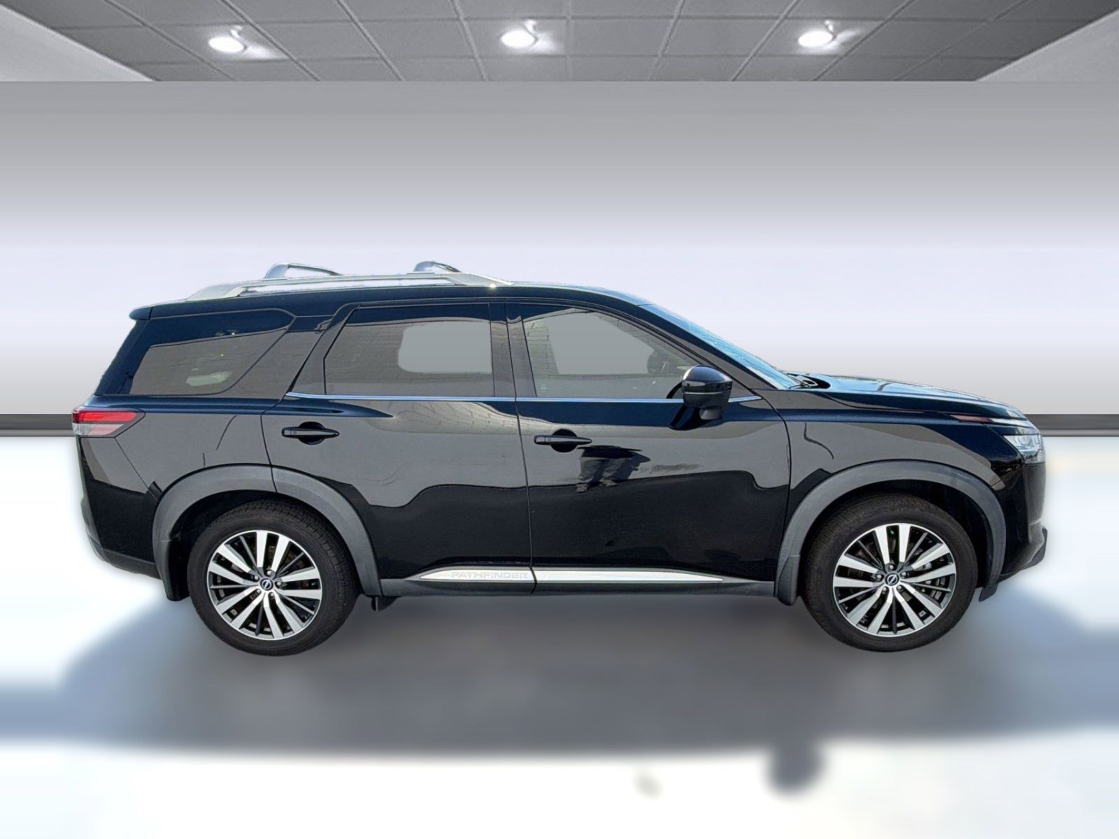 Used 2022 Nissan Pathfinder Platinum w/ Cargo Package FWD image 8