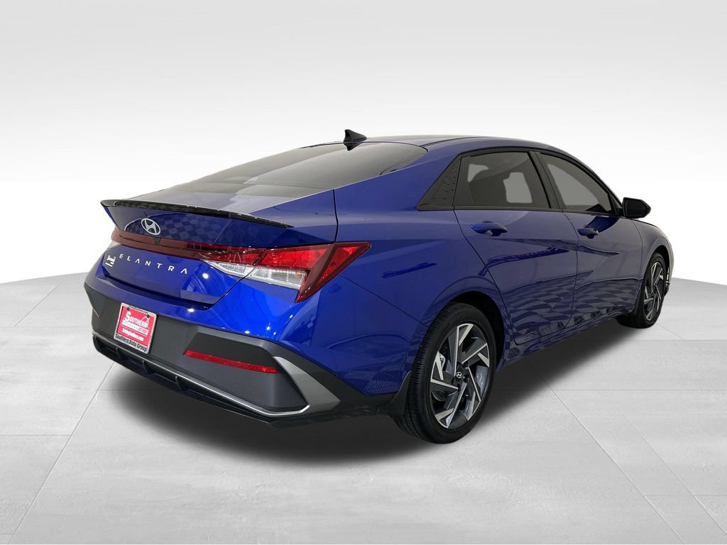 Certified 2025 Hyundai Elantra Sport FWD image 5