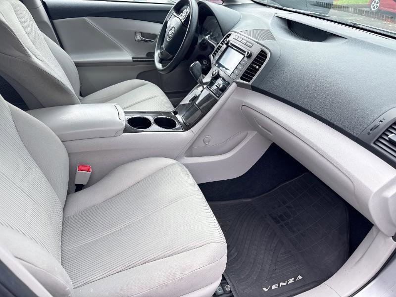Used 2015 Toyota Venza LE AWD/4WD image 6