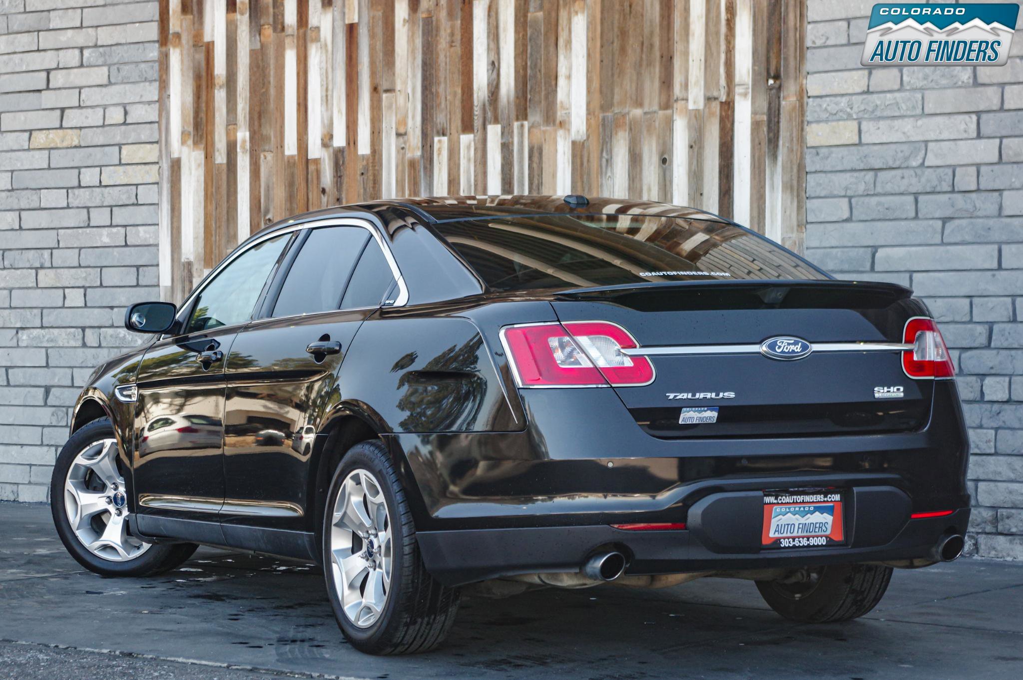 Used 2011 Ford Taurus SHO image 4