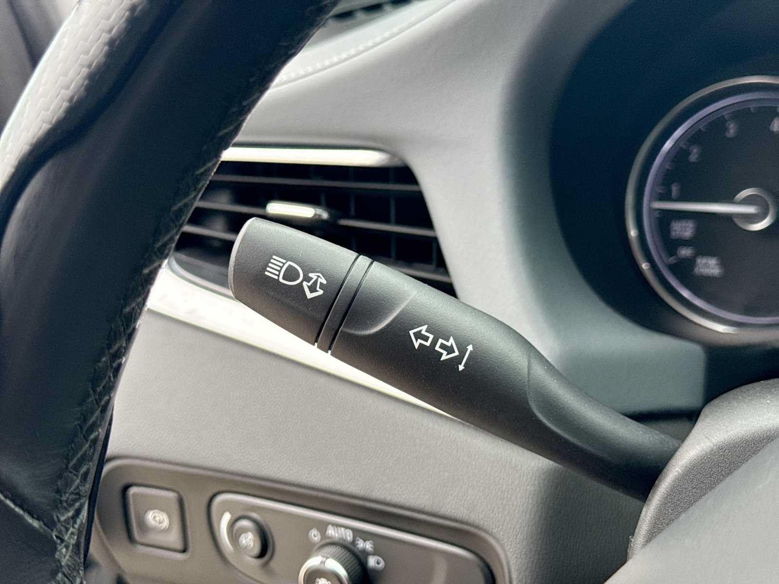 Used 2018 Buick Enclave Essence FWD image 27