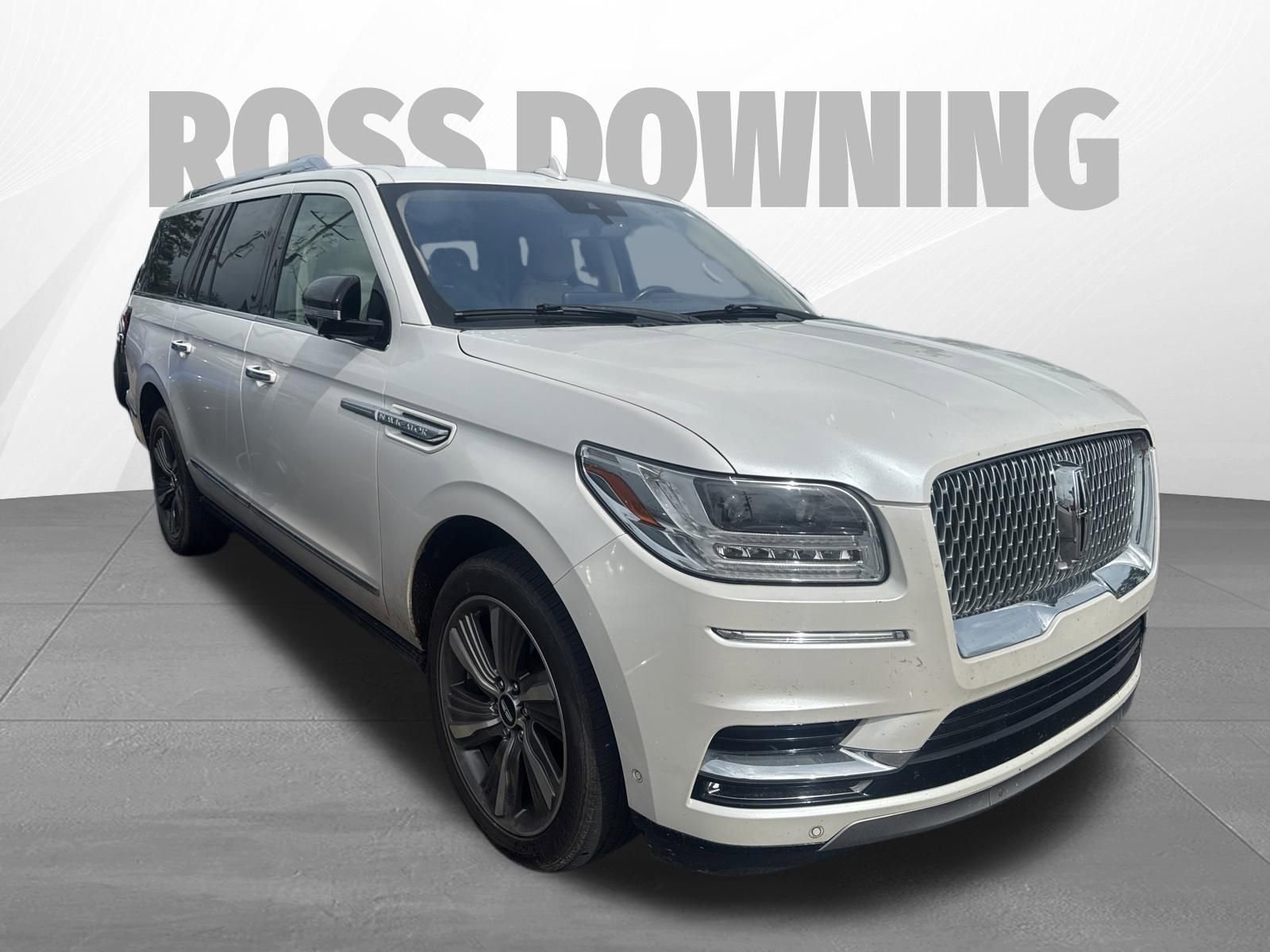 Used 2019 Lincoln Navigator L Select w/ Technology Package RWD image 3