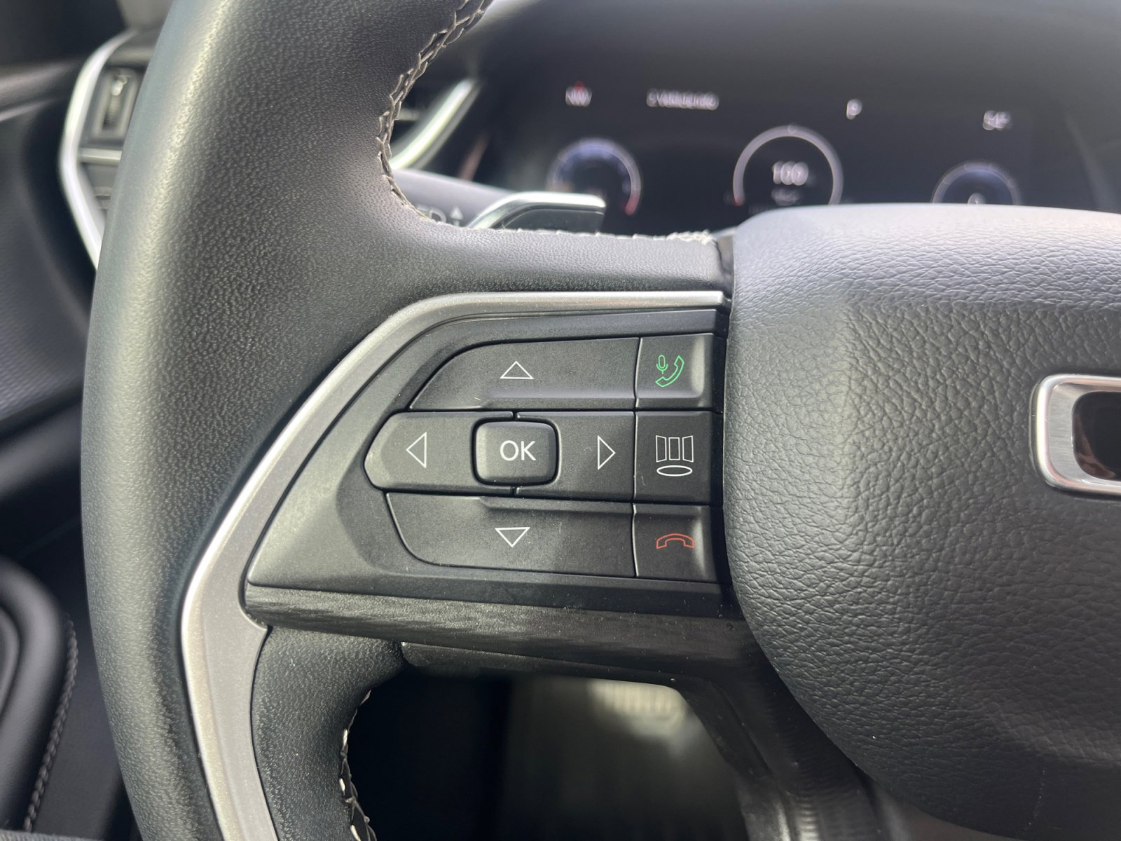 Used 2023 Jeep Grand Cherokee L Laredo image 17