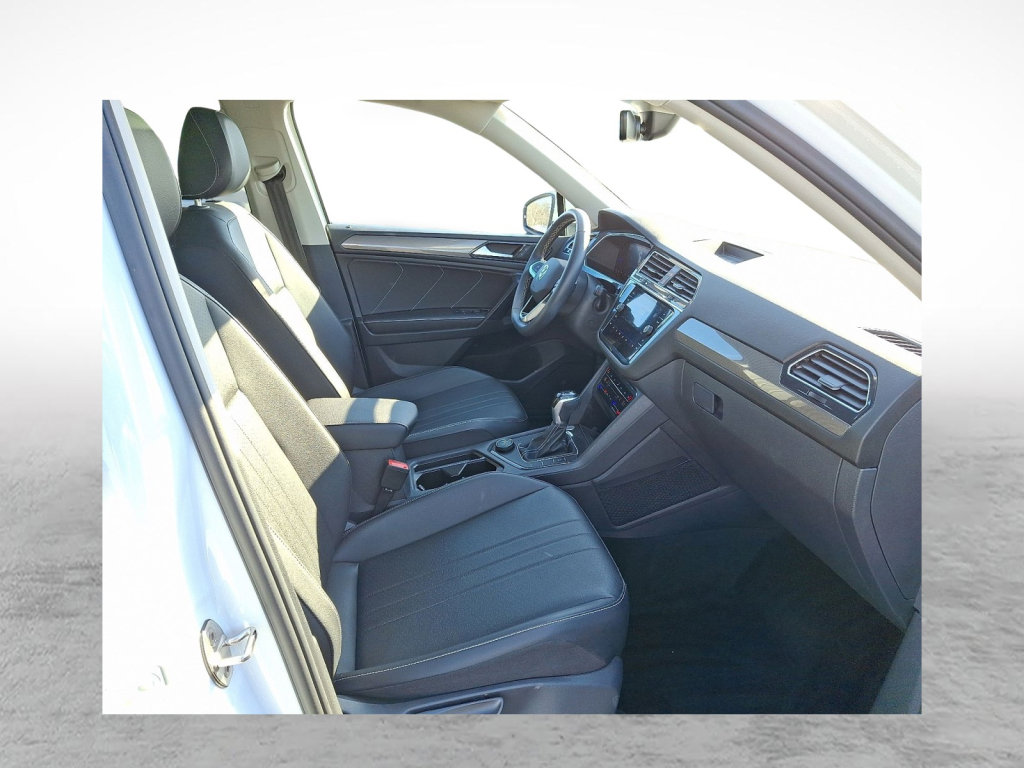 Used 2023 Volkswagen Tiguan SE image 11