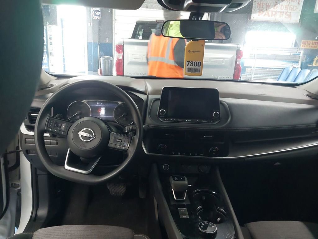 Used 2023 Nissan Rogue SV image 24