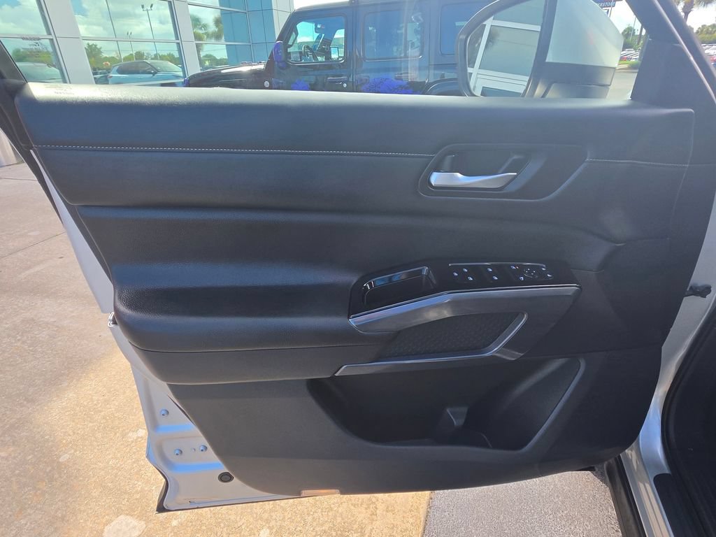 Certified 2022 Nissan Pathfinder SL w/ SL Black Package FWD image 15
