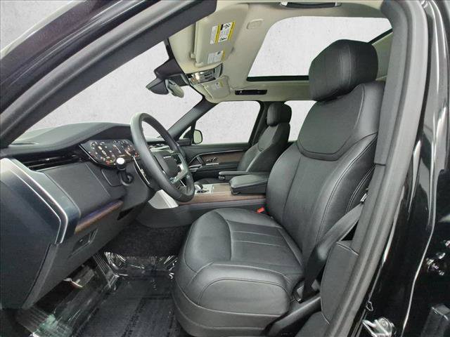 Certified 2025 Land Rover Range Rover SE AWD/4WD image 17