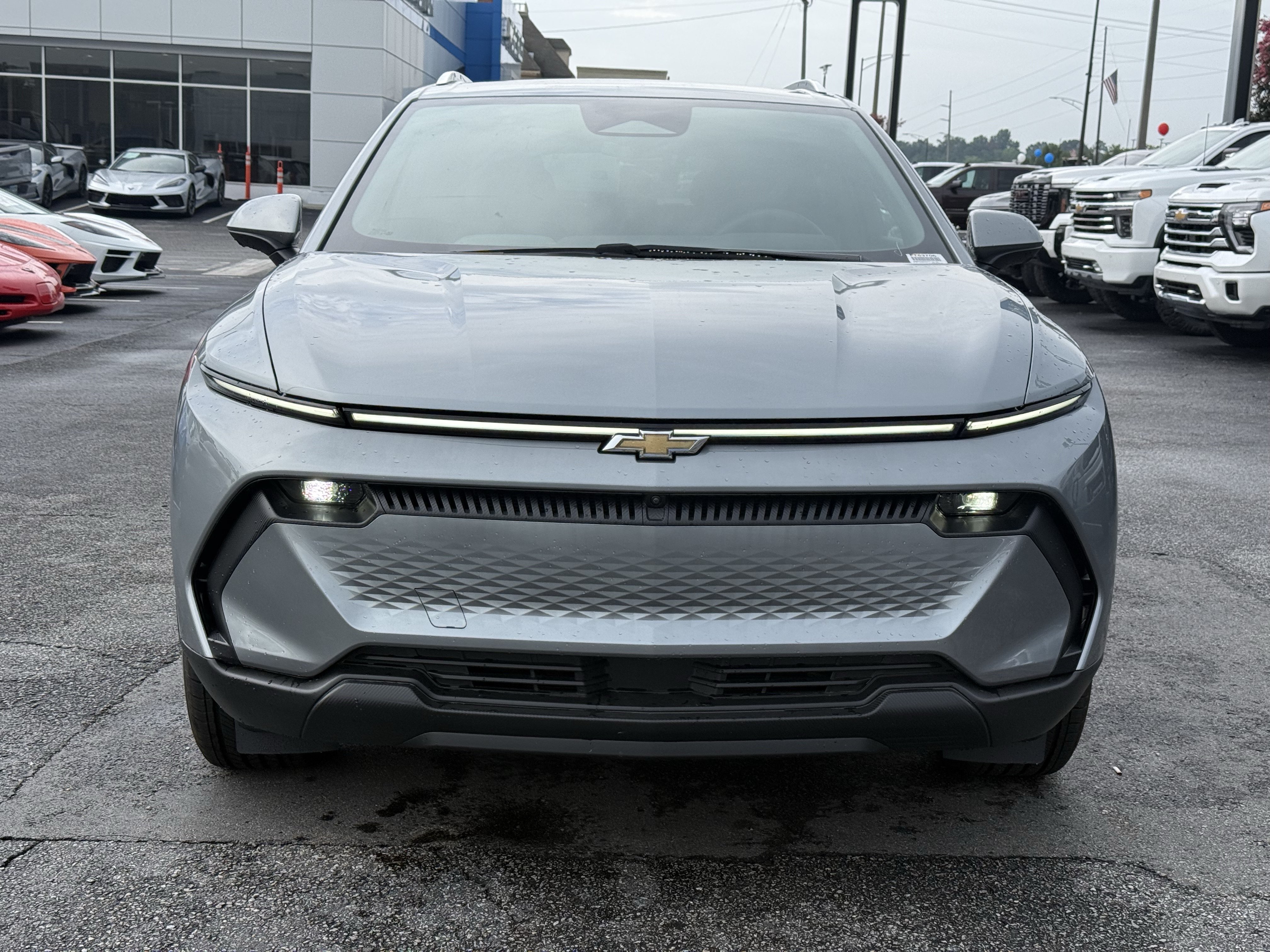 New 2026 Chevrolet Equinox EV LT AWD/4WD image 3