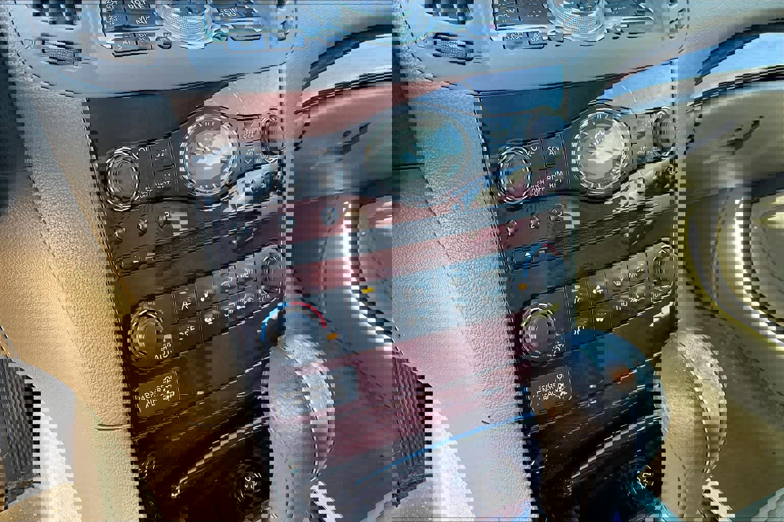 Used 2011 INFINITI G37 Sport w/ Premium Pkg image 32