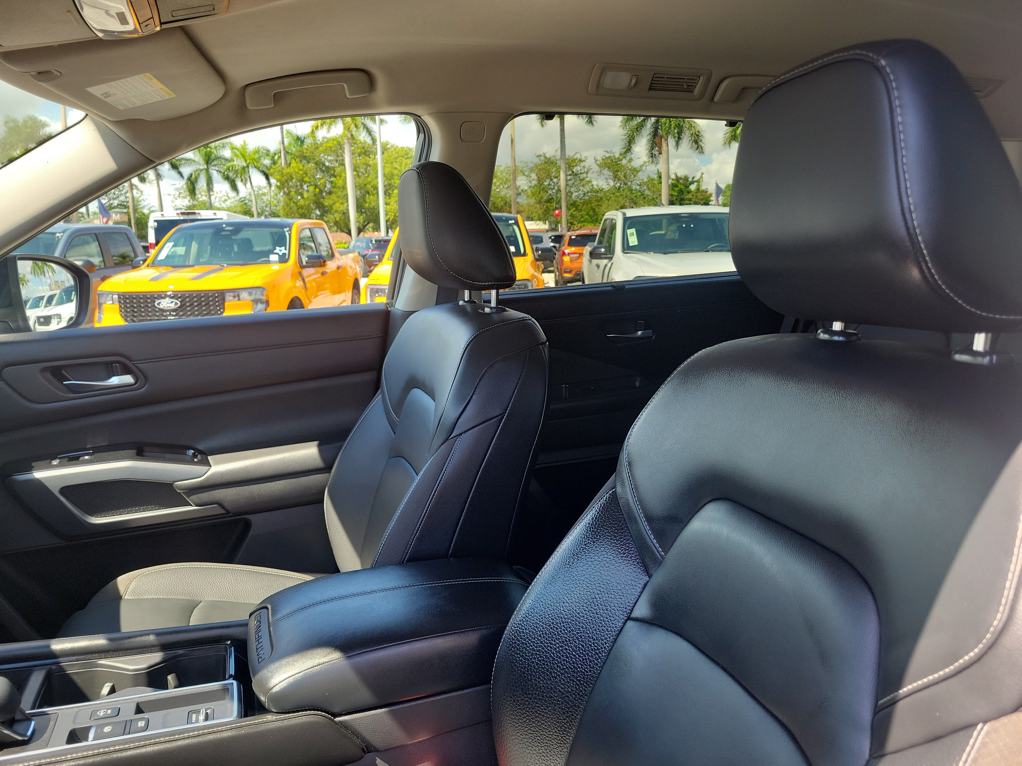 Used 2022 Nissan Pathfinder SL FWD image 10