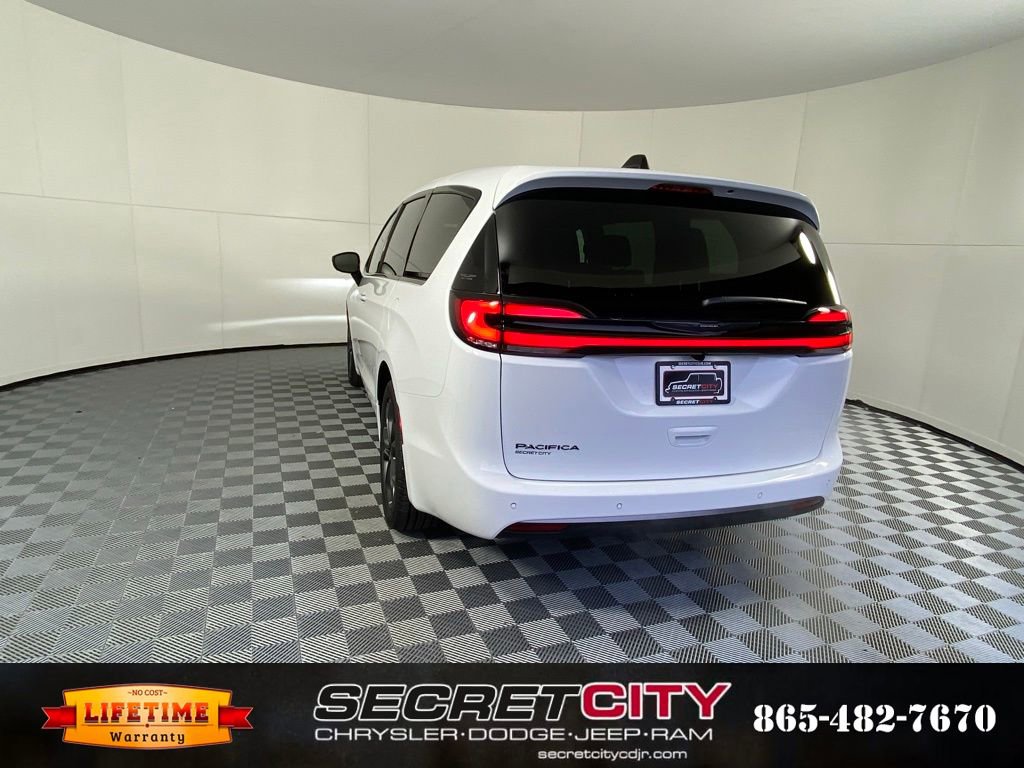 New 2026 Chrysler Pacifica Select image 5