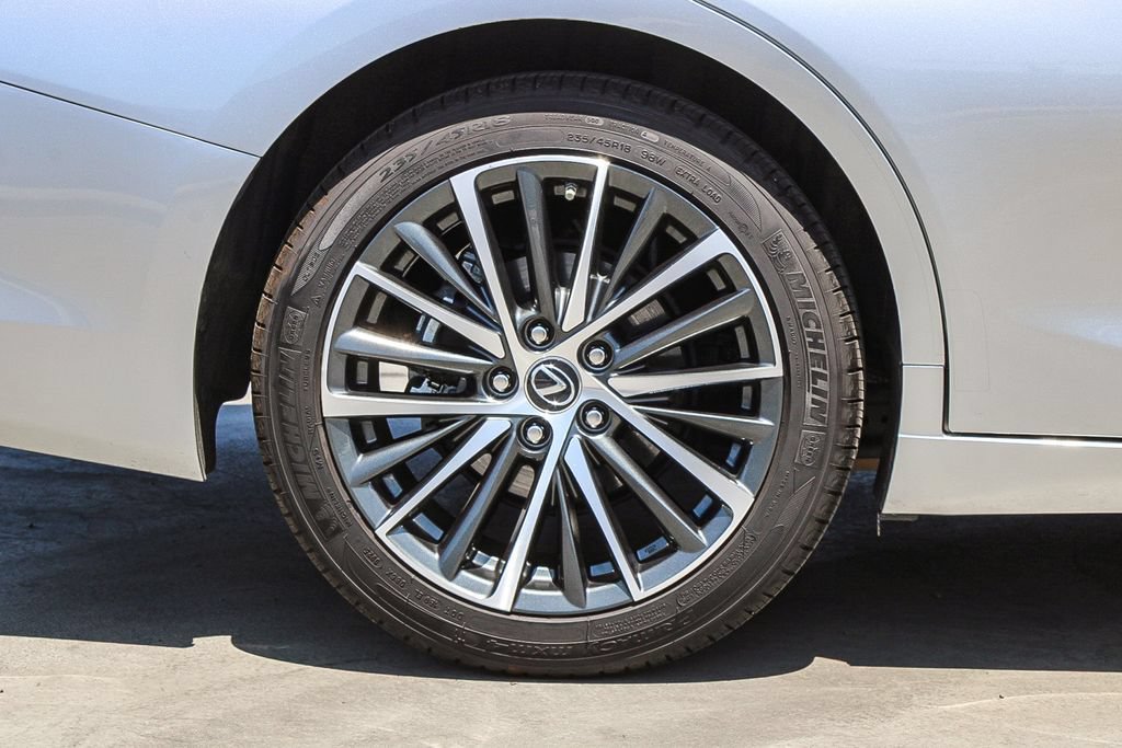 Used 2025 Lexus ES 300h w/ Premium Package FWD image 12