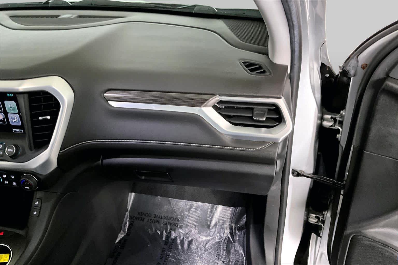 Used 2017 GMC Acadia SLT AWD/4WD image 19