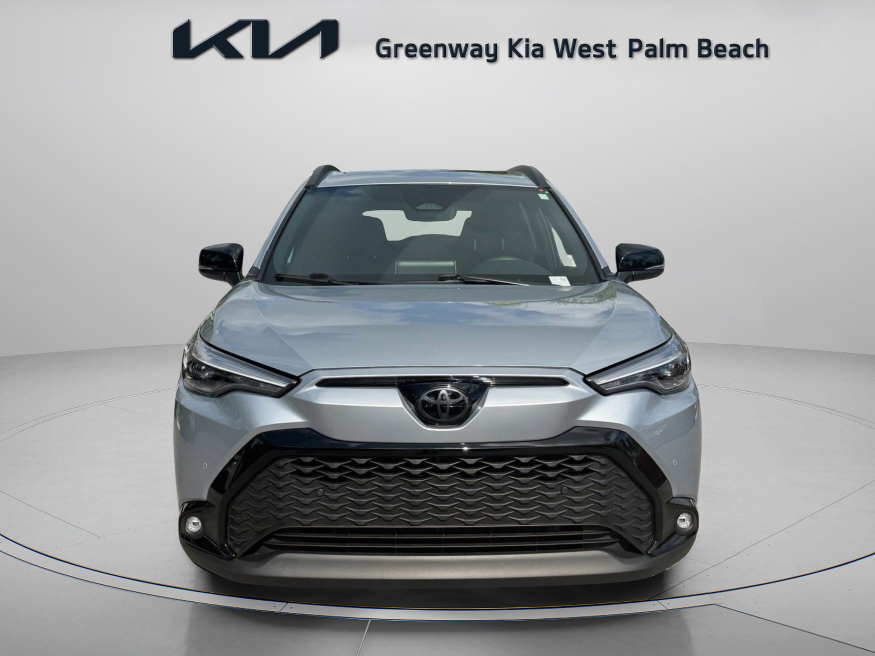 Used 2025 Toyota Corolla Cross AWD Hybrid w/ Convenience Package image 2